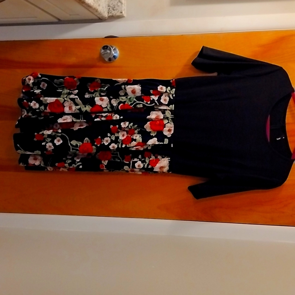 Women's XL black and red dress zipper back